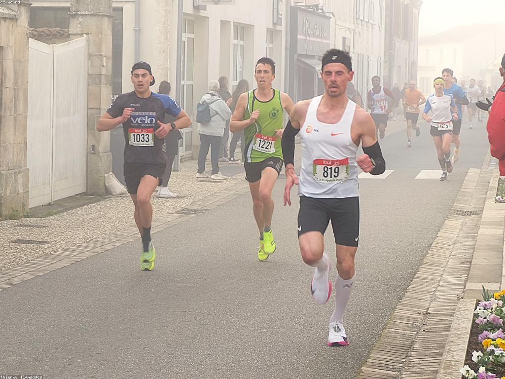 កីឡា និងការប្រកួត: អត្ថប្រយោជន៍នៃការសម្តែងក្នុងកីឡា